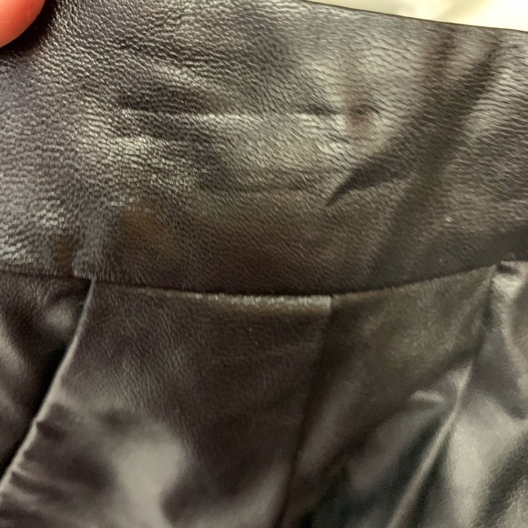 Tart black leather shorts - Picture 5 of 5